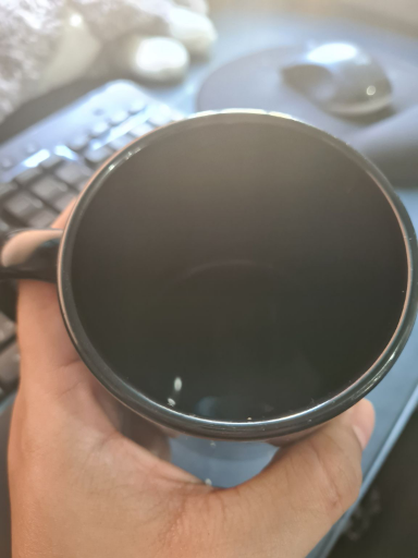 A única coisa boa do café estar no fim, é saber que vou fazer outro novinho em seu lugar. ☕