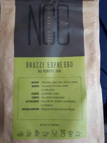 Metodo de preparo foi aeropress na cafeteira portátil Pressca e foi uma ótima experiência. Acidez média é equilibrada, com um aroma delicioso de chocolate e nozes. Um café artesanal muito agradável. Adorei !!