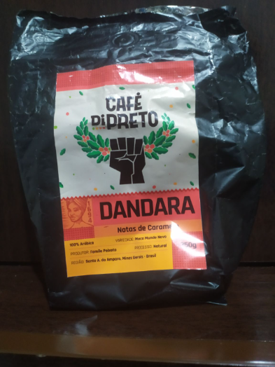 Muito mais do que café, se trata de toda a potência de um povo representada numa xícara. O sabor nem se fala. Pra quem tomou café tradicional a vida toda, é um choque (positivo) tomar café especial e fica ainda melhor quando você entende todos os significados e sentimentos envolvidos. Amei e sou fã.