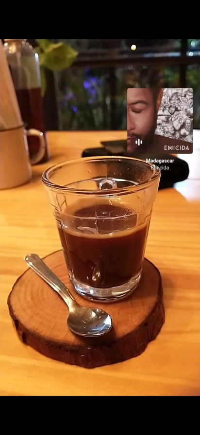 Experimentei esse expresso numa cafeteria local, extremamente ácido, difícil de engolir, desagradável ao paladar! 