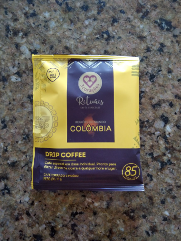 Uma grata surpresa é este café especial em método Drip, cultivado na Colômbia. De sabor suave, com retrogosto de especiarias, tem coloração âmbar. Pontuação: 85 pontos.