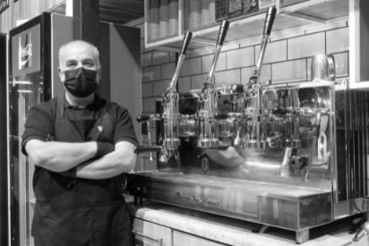 He regresado despues de unos meses muy dificiles, pero aqui nuevamente dando la pelea.
Un gran saludo para todos los amantes del café.