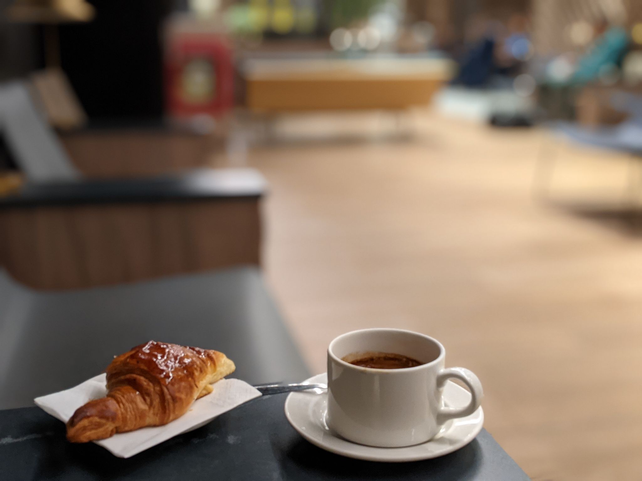 Doppio in FCO airport lounge before flight to FRA