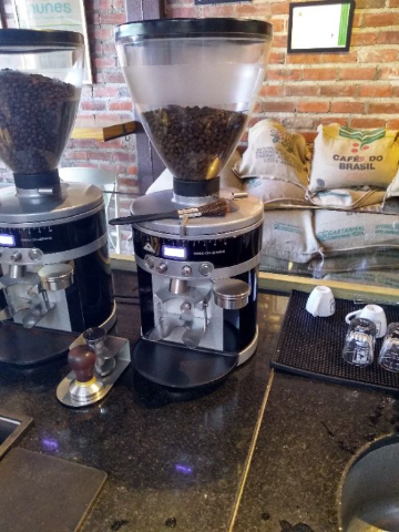 Um Bom moinho e uma boa regulagem lhe ajuda na extração de um excelente espresso...