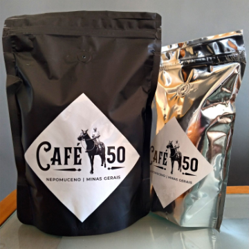 Café com sabor bem definido. Baixa acidez, baixo amargor. Aroma intenso!
Torra média. Em grãos e também moído.