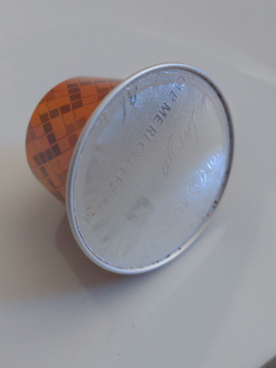 Not a very strong flavor, mild wooden notes. As I never mix milk with coffee, and like stronger blends, this was a little too soft for my daily coffee habits.
With a little cinnamon added it was better.