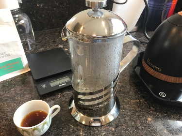 Aroma de caramelo e pão tostado. Torra média clara perfeita. Sabor extremamente frutado e levemente floral. Cítrico delicioso. Nota-se claramente o abacaxi declarado pelo torrefador. Excelente café !