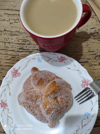 Panecito de muerto con café con baileys. 🥰🥰🥰