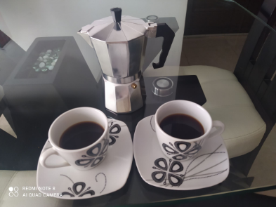Espresso, preparado con el método tradicional en la cafetera moka