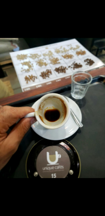 O Tiger Espresso, preparado ao melhor método de espresso na própria Unique Cafés. O café é um blend elegante, licoroso e que deixa um final prolongado de chocolate meio amargo e caramelo.