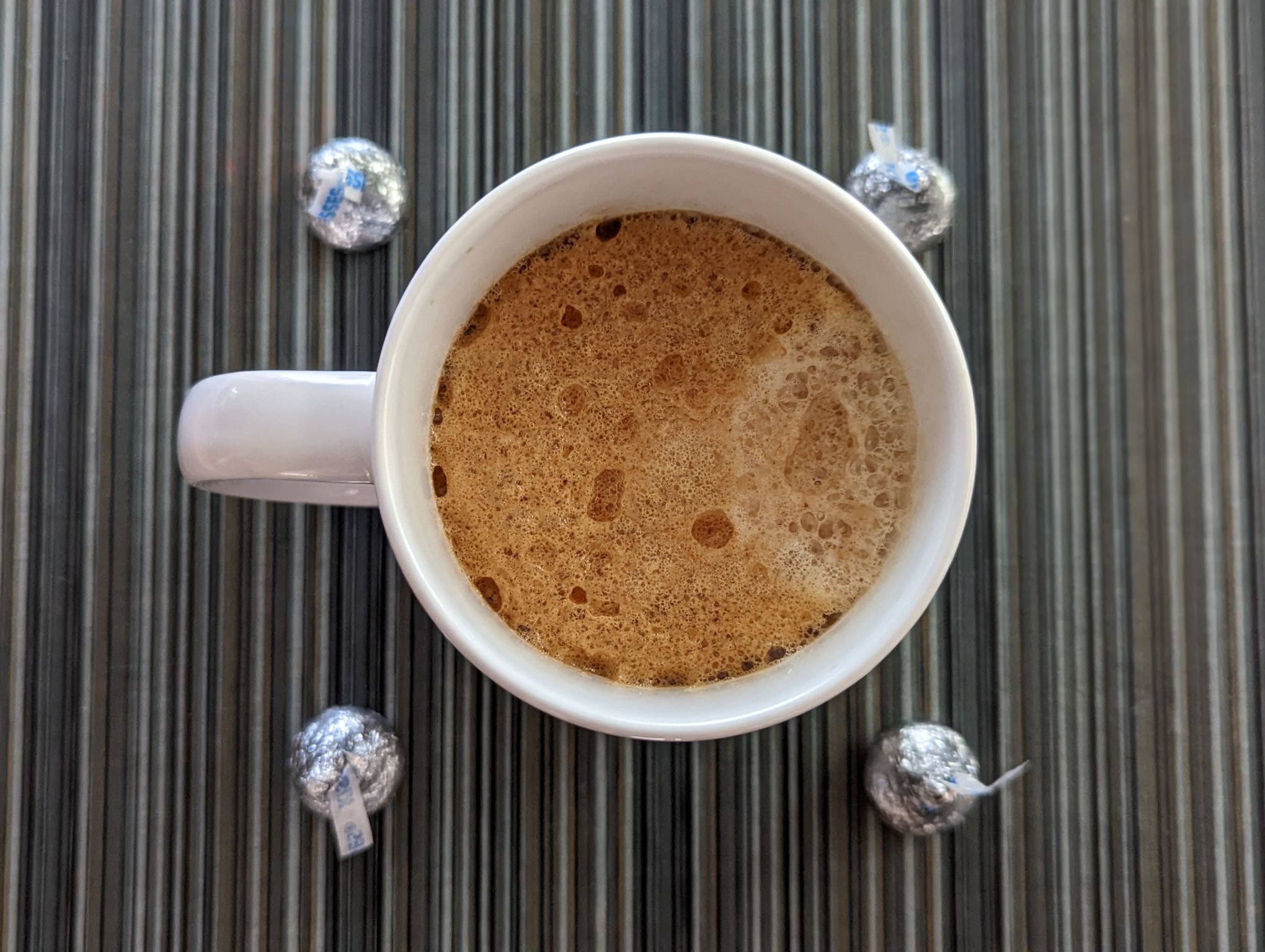 I almost forgot that I had chocolate. Time for some chocolate and coffee on a nice and sunny Thursday afternoon.

Medium fine grind in refilled Nespresso Vertuo capsule