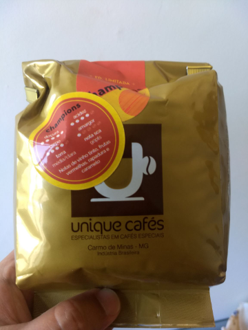 Muito complexo, desafiador... Uma explosão de sabor no paladar. Licoroso. No nariz remete a caramelo e chocolate, instantaneamente. Na boca a acidez baila sobre as papilas gustativas e remete a folhas de laranja e frutas vermelhas. Excelente café!