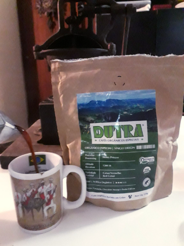 Dutra Organico Especial
Catuaí Vermelho
Altitude 1200m
Honey Process
Torra Média jun/21
R$23,00/250g

