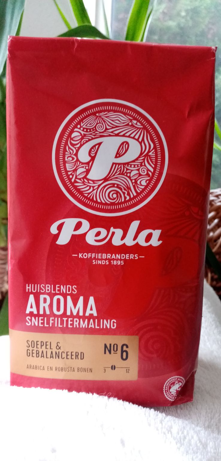 It says 'smooth and balanced' with Arabica and Robusta. And in the lower part of their roast strength level. Boring and when lucky you get a earthy, woody taste although I mostly can appreciate a certain melange with Robusta (I know). Before 2020 it was a decent coffee. Comes with Rainforest Alliance and Climate-Neutral certification for what its worth. As it is a supermarket-label it is cheap but you can get better coffee for the same price. 