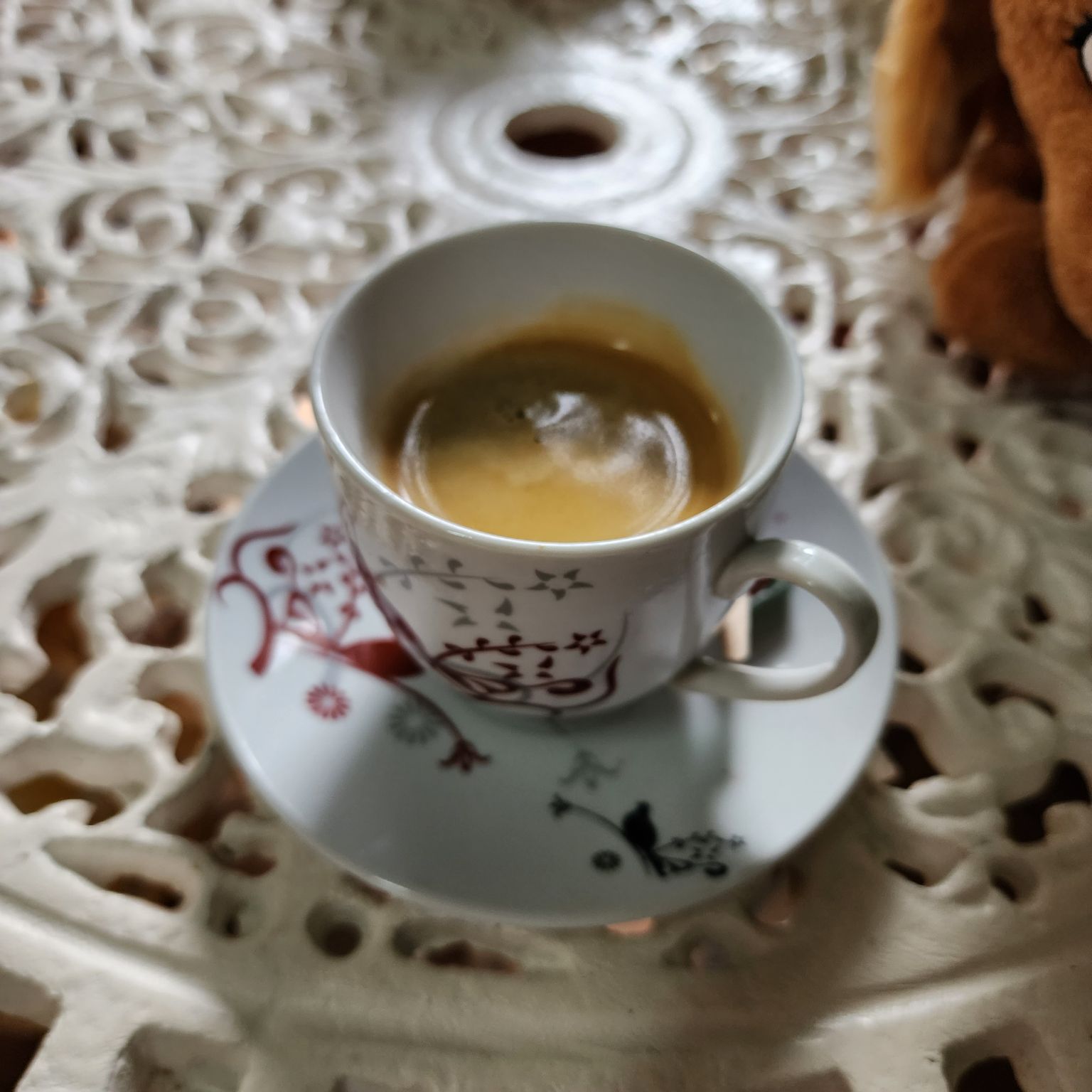 Hoy me tomé un café de Liborina, Antioquia. Este café lo disfrute en In-diferente, lugar que está ubicado en todo el parque de este sitio. Es un café muy suave con un aroma dulce.