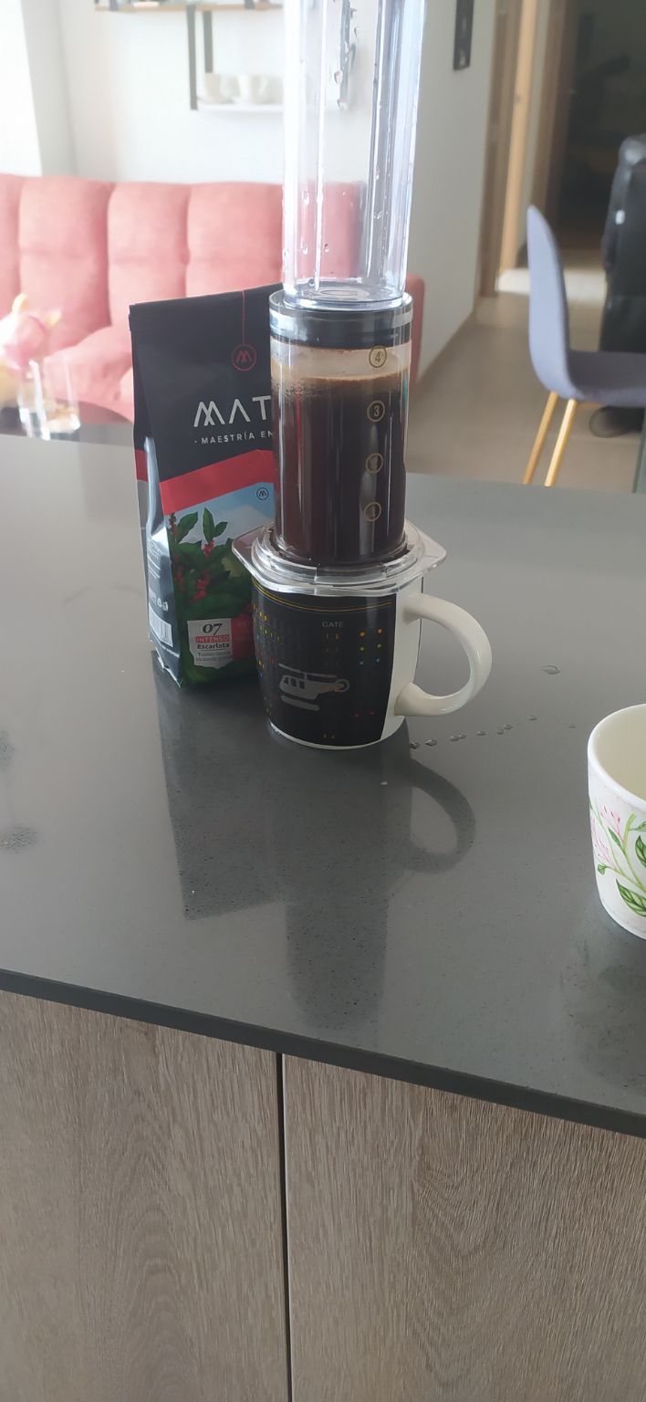 Hoy arranco el día con una café matiz en Aeropres.