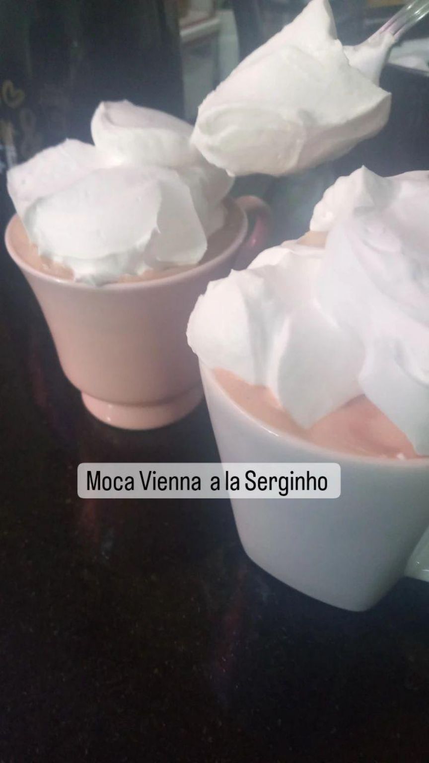 Primeira vez fazendo um Moca Vienna com instrumentos simples. 