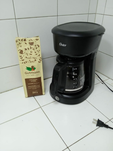 Hoy tomamos de este café que lo preparan en el sitio donde laboro.