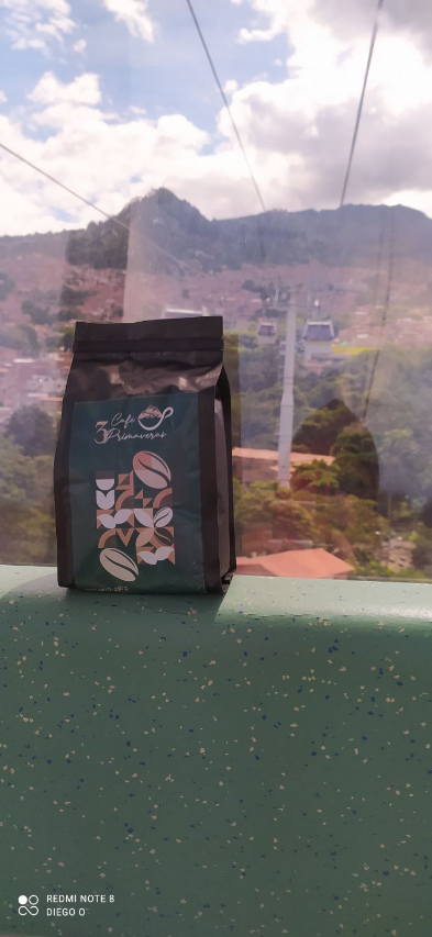 Hoy tome un delicioso cafe del eje cafetero Colombiano, este café se llama 3 primaveras