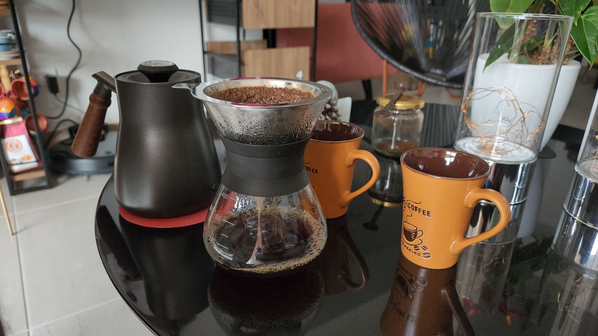 Hoy me tomó un Borda café, preparado en casa. Es un buen café con notas afrutadas.