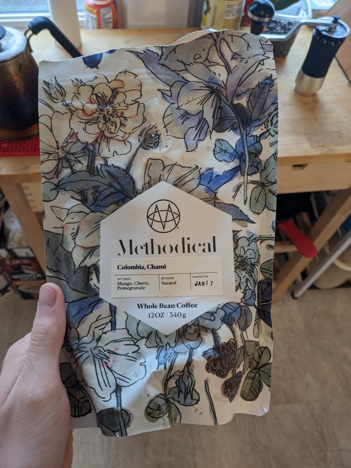 Tropical smoothie mouthfeel with notes of pineapple papaya and mango. Particularly melon-y type vibes. Medium heaviness overall, balanced and pleasant when it's hot and as it cools.