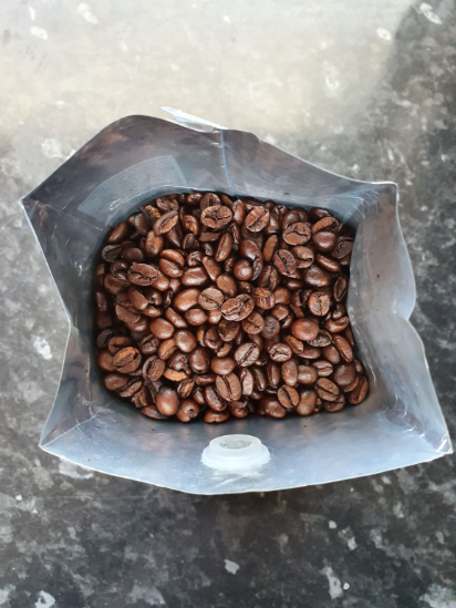 £2.50 for 227g (£1.10/100g)
Quite mellow with a touch of bitterness at the end. Fairly oily beans. Nice every-day flavour.