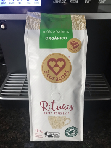 Já tinha tomado este café e não me lembrava que era tão bom. Não sei se mudaram, mas fez um espresso tão perfeito na minha máquina Superautomatica, que fiquei impressionado. Baixa acidez, notas cítricas, amêndoas e caramelo levemente adocicado, corpo excelente fez um crema perfeito.
