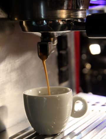 Sentiu Um Vazio?
Pede Um Delivery