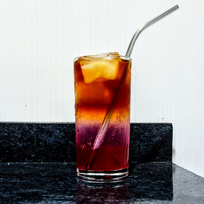 Espresso Tônica! Opção super refrescante!
50ml de xarope saborizante de frutas vermelhas
120ml de água tônica
40ml de cold brew
Gelo a vontade