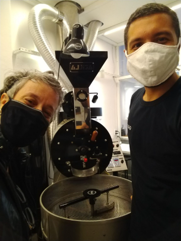 conhecendo o torrador novo da Oop Café, uma das melhores de BH.