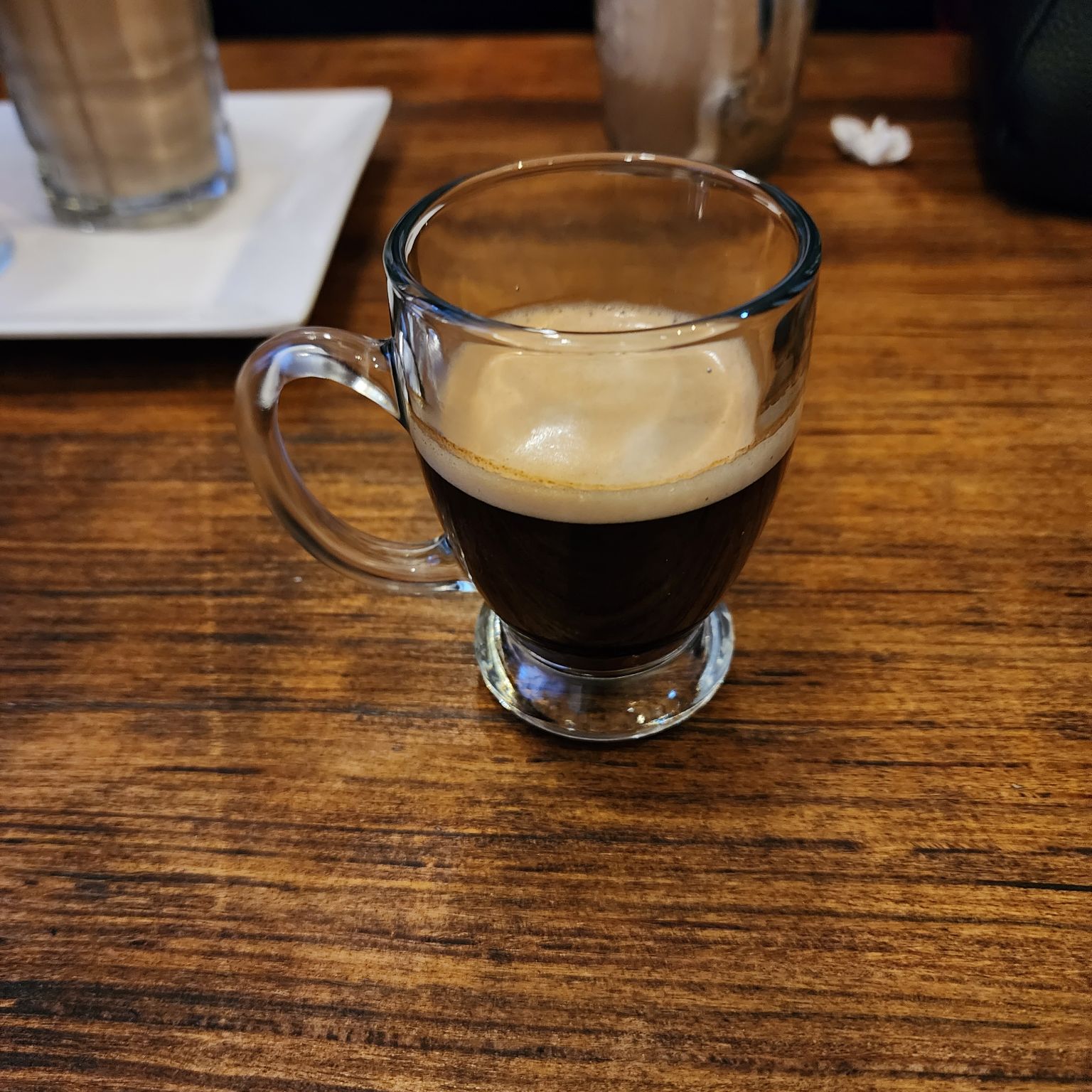 Hoy me tomó este café americano en una cafetería en Girardota, Antioquia.