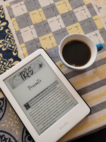 Estou voltando aos poucos ao hábito de ler e com isso estou bebendo mais café. Novas descobertas, voltando à velhos hábitos.
