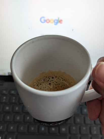 Great coffee on a Friday morning.  I'll save the nitro cold brew for when it gets hotter this afternoon.

Medium fine grind in refilled Nespresso Vertuo capsule