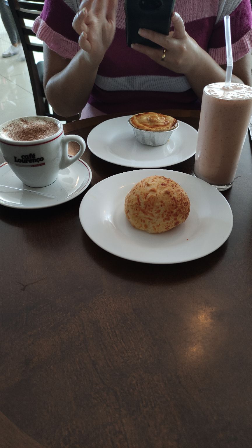 Capuccino de uma padaria que passamos de viagem, não recordo o nome mas foi um dos melhores que já tomei.