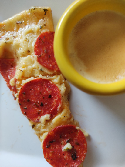 Café com pizza 