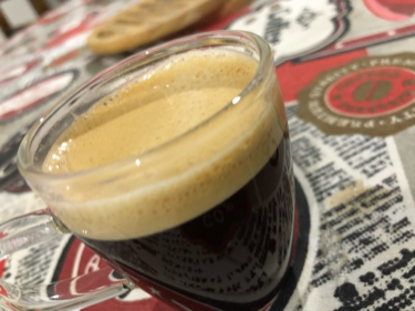 Exótico, estriado das fezes do Jacu. Frutado. Muito bom.