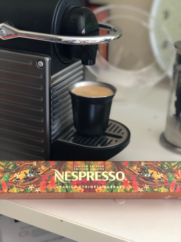 Encorpado, levemente ácido mas equilibrado. Gosto levemente doce, lembrando algo tipo trigo, pão. Gostei. 