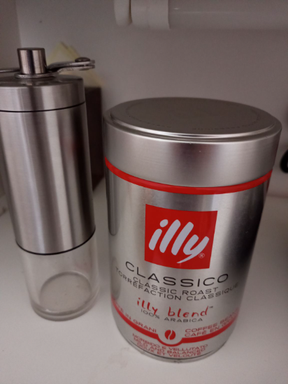 Café espresso em grãos illy muito especial 
