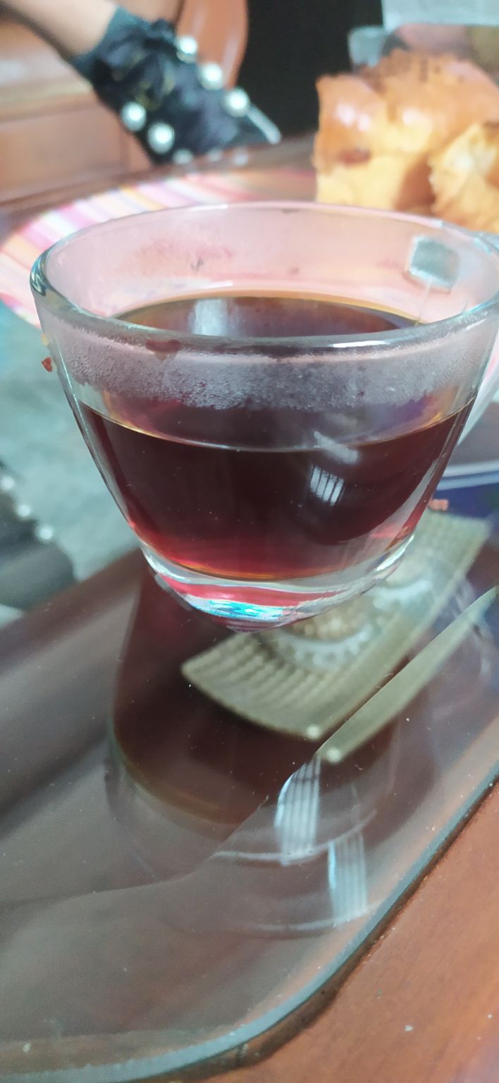 Hoy me tomó esta delicia de café en casa de mis padres, fue una café suave con notas a frutos rojos, lo desguste pero por salir rápido se me olvidó preguntar qué café era.
