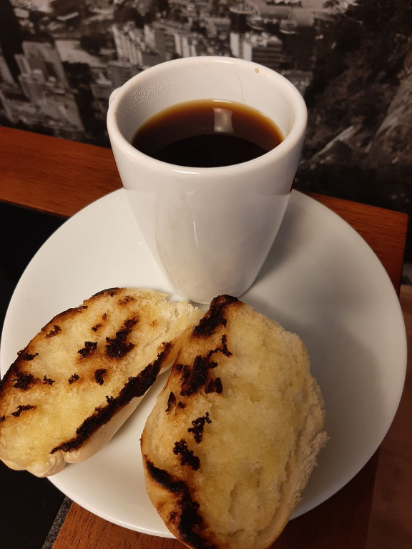 Café mineiro + pão na chapa