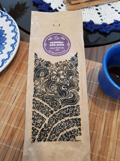 Aroma suave e macio. Acidez equilibrada e paladar de fruta doce, manga e abacaxi. Muito bom. 