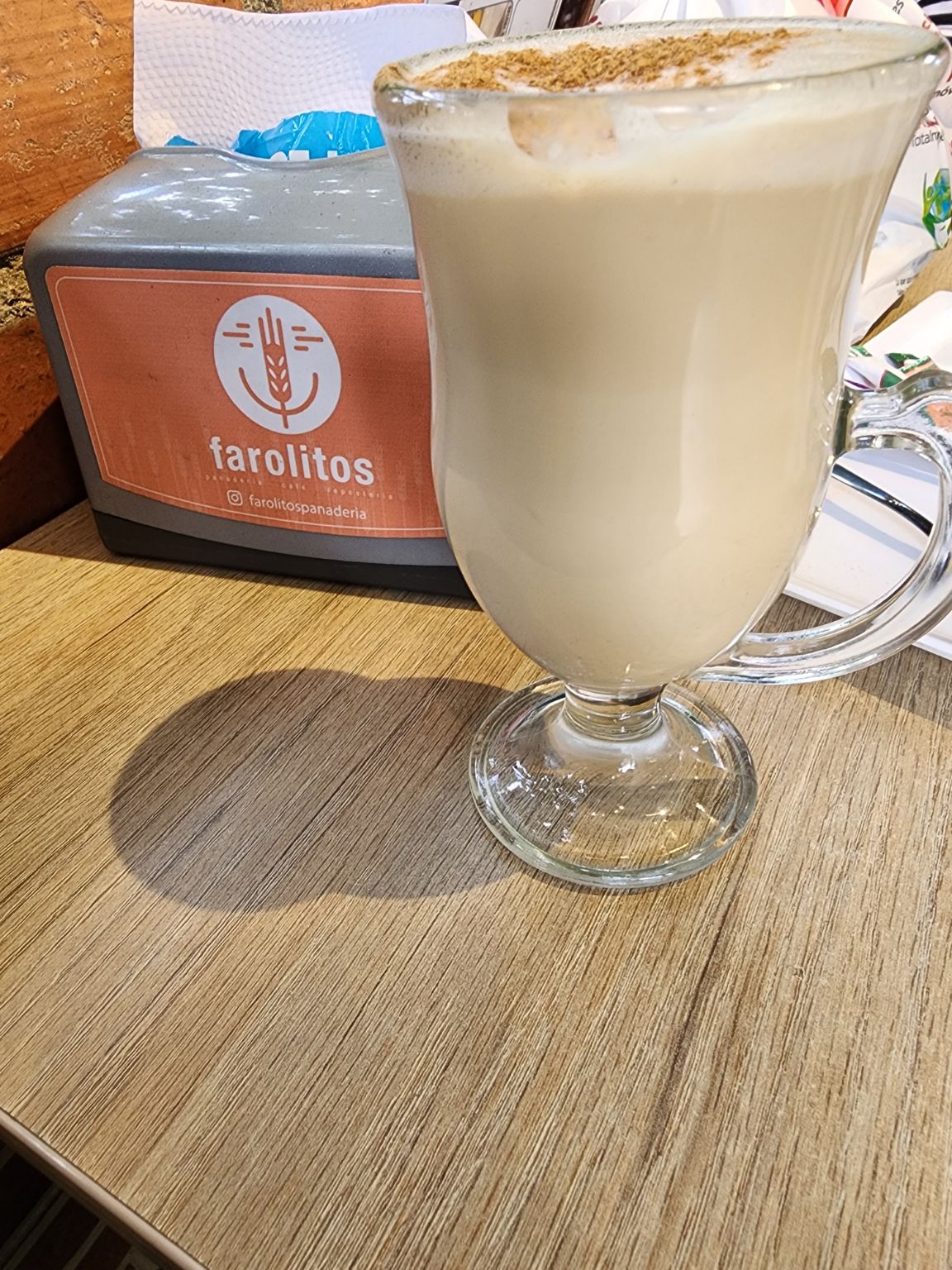 Hoy me tomé un buen capuchino en farolitos.
