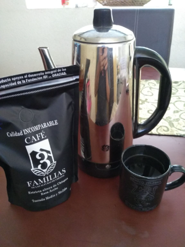 Método Percolado, este café es muy aromático con notas de chocolate y especias, cuerpo medio y acidez media, poca persistencia, buen café para desayunar