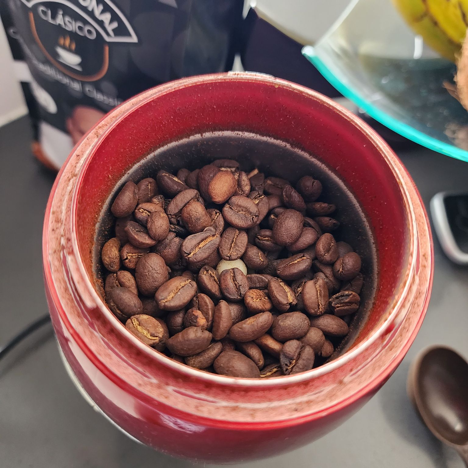 Nada mejor que escuchar Rock en español, tomando un buen café 