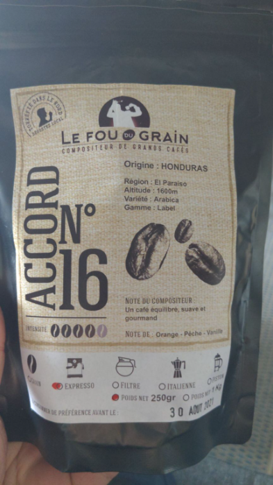 Un café composé en France, dans le Nord.
Arabica d'Honduras, équilibré et gourmand avec des notes d'orange, de pêche et de vanille.
Intensité 4/5
Boutique : Marché de plein air dans le Nord