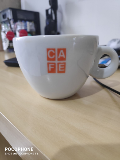 Tamanho ideal! 160ml. Cabe desde o curto até o capuccino! Me acompanha todo o tempo!