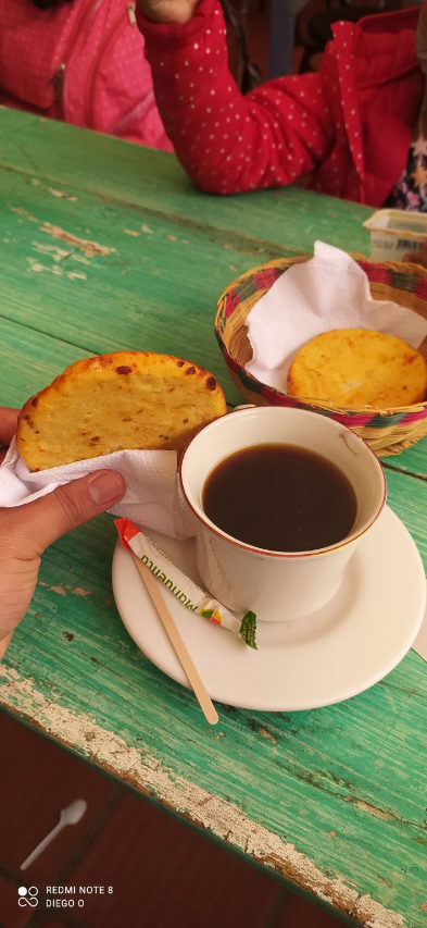 Hoy tome un delicioso carajillo con una arepa Boyacense.