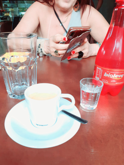 So, it's 2:48 pm, Londrina, Brazil. Nespresso decaffeinated, gas water with 139.2 uS/cm of electric conducting. Wonderful company to talking about the best coffees.. Happy new year to all you my coffeely friends. 