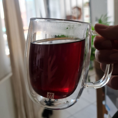 Essa é minha caneca favorita: de vidro, para poder ver todas as nuances de cores do café 😊