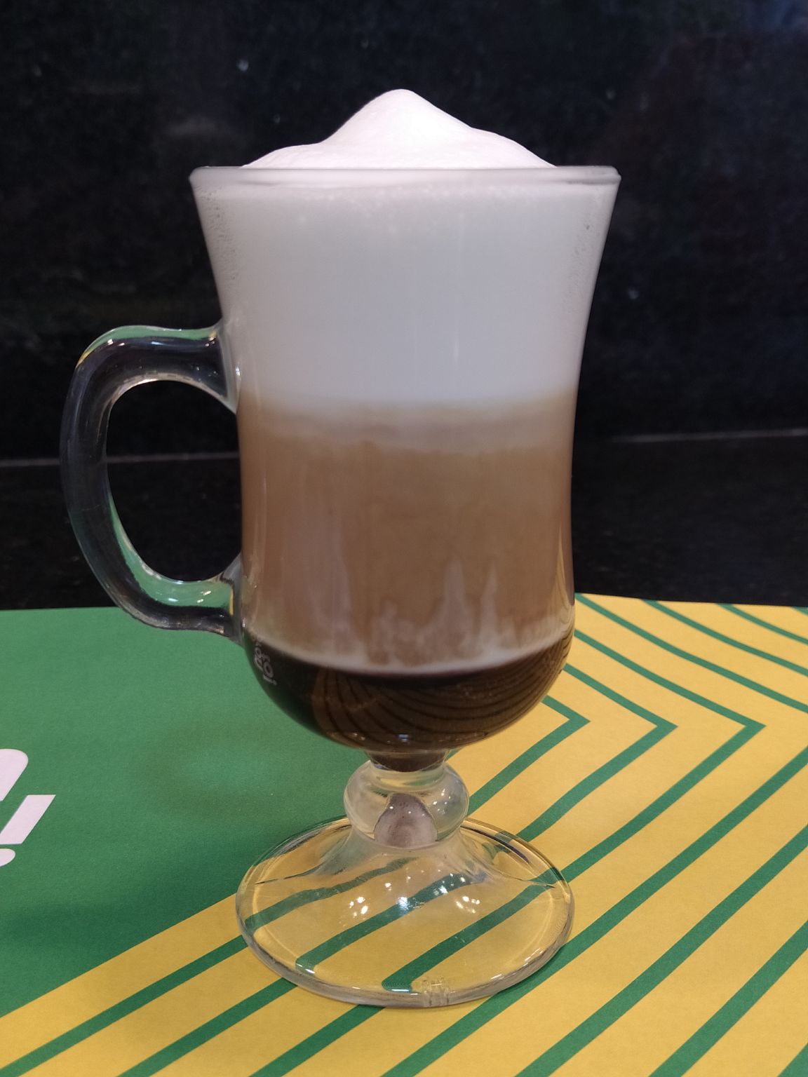 Chocolate + Café Espresso + Leite Vaporizado = Mochaccino ❤️☕
(Feito pela minha companheira de trabalho) 